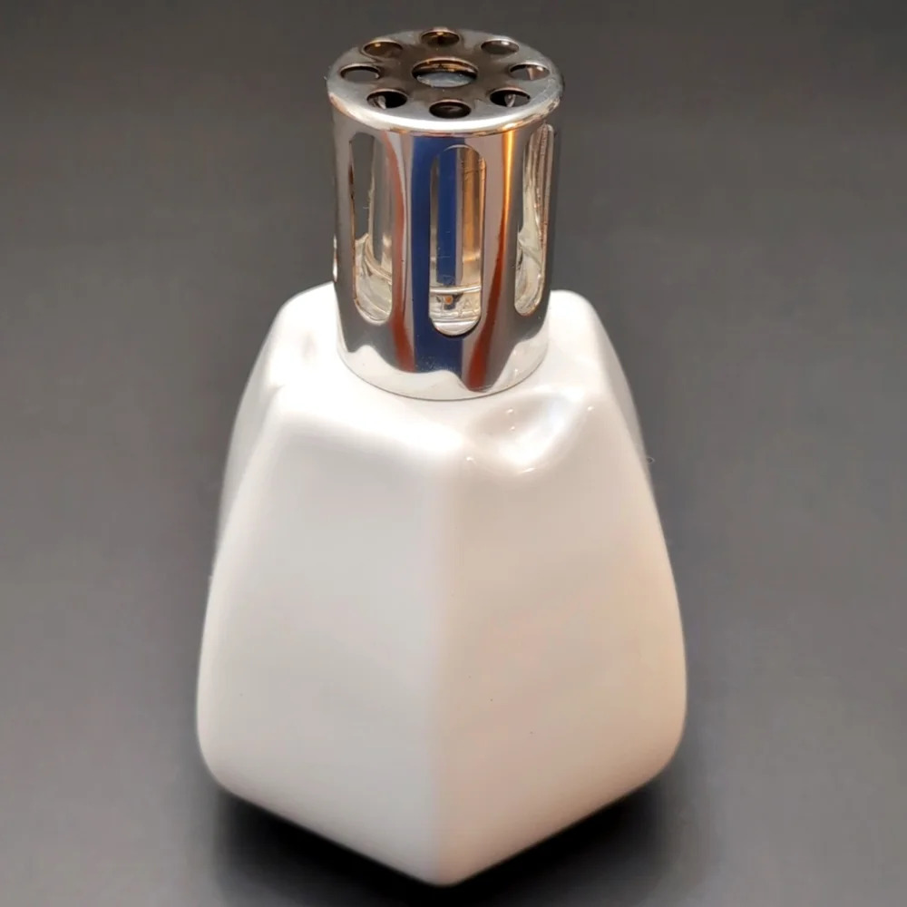 Lampe berger White Porcelain Hexagon Bottle.